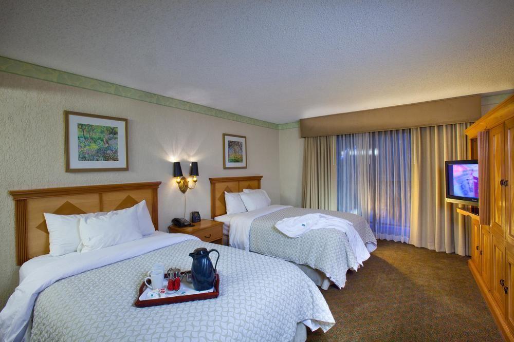 Embassy Suites By Hilton Palm Desert Bagian luar foto