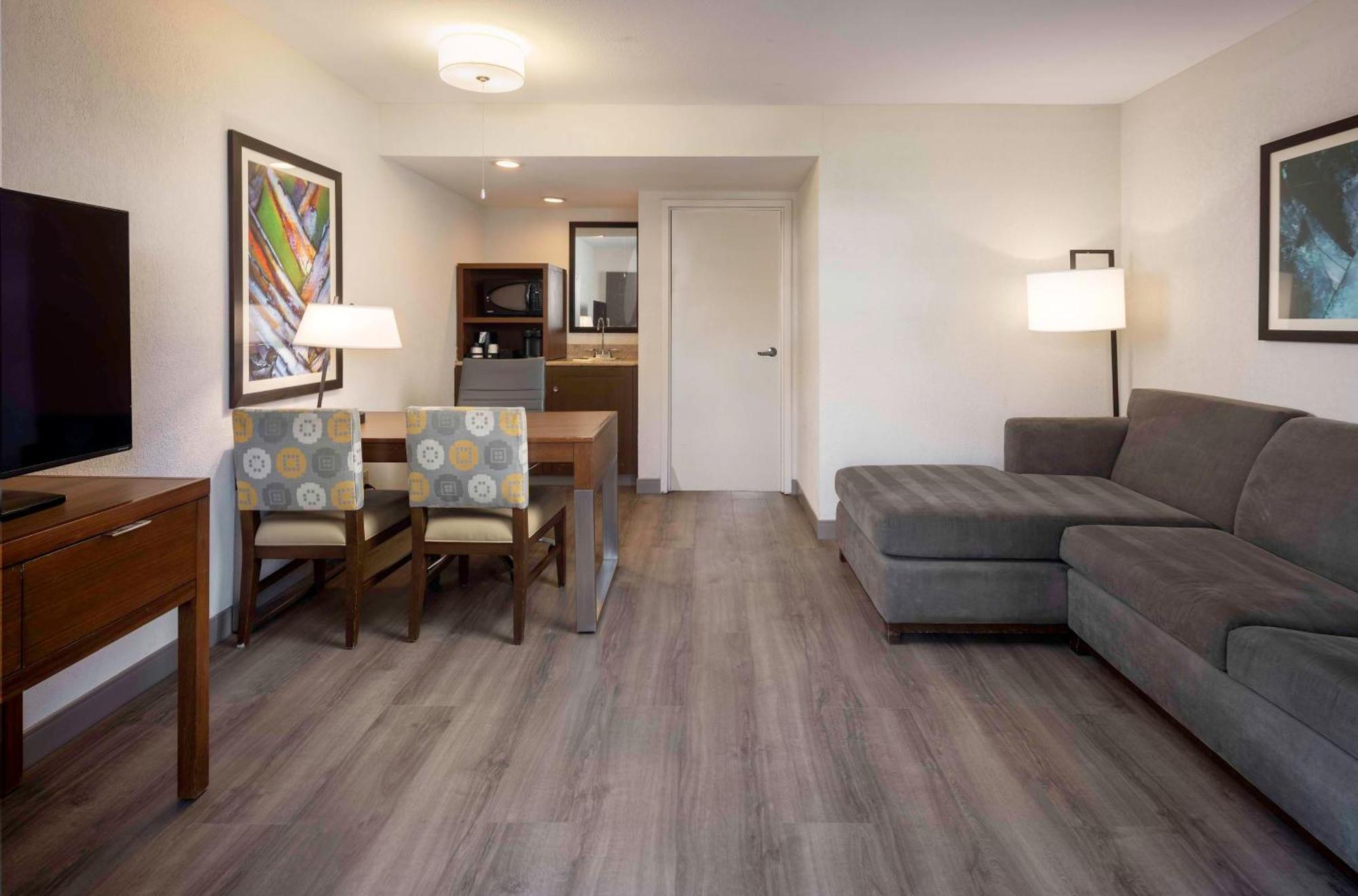 Embassy Suites By Hilton Palm Desert Bagian luar foto