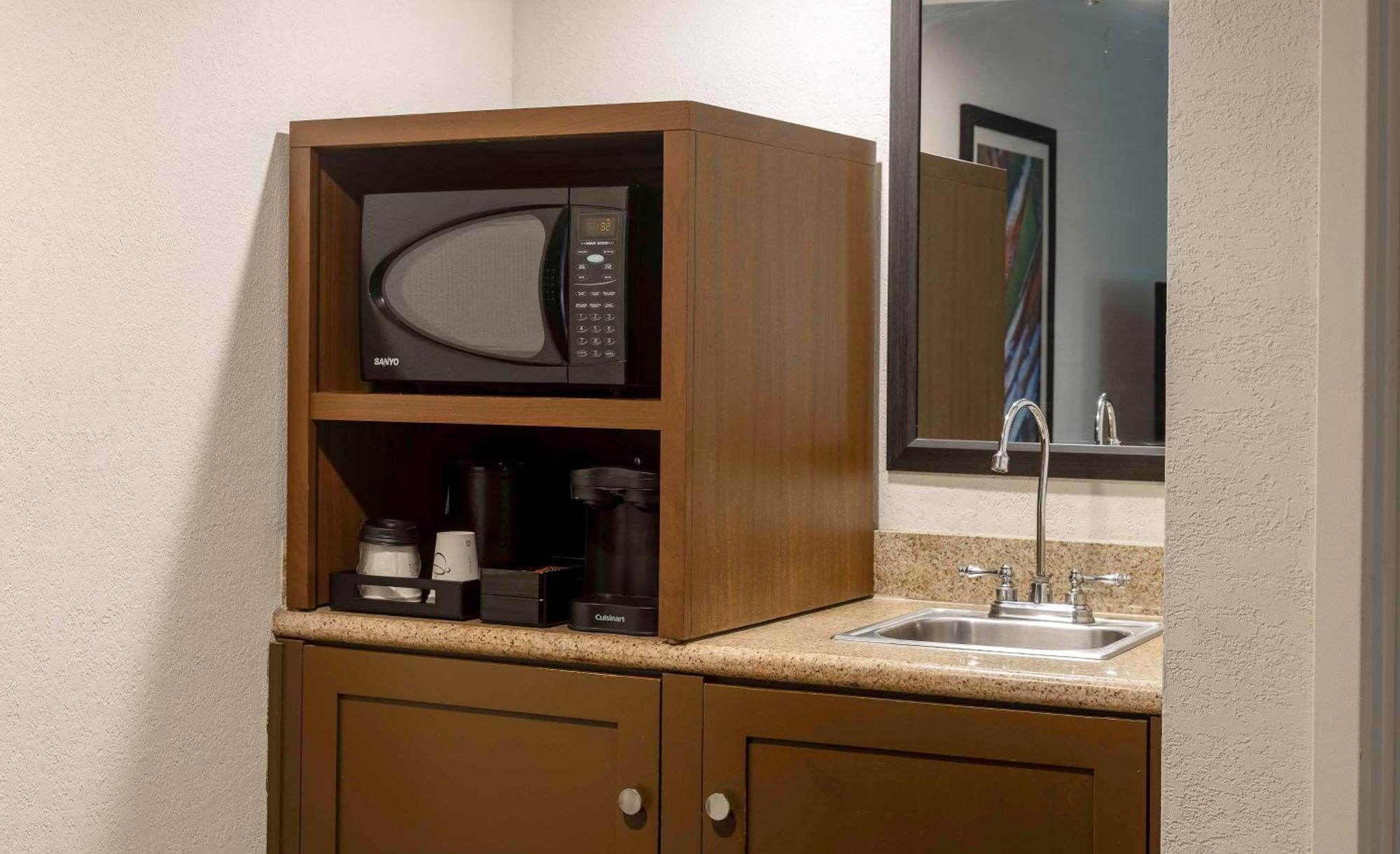 Embassy Suites By Hilton Palm Desert Bagian luar foto
