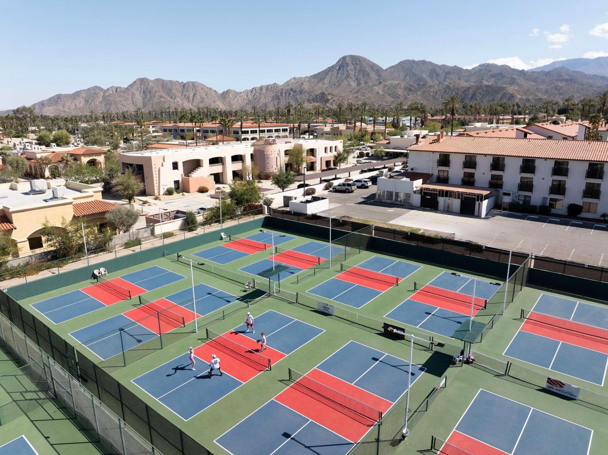 Embassy Suites By Hilton Palm Desert Bagian luar foto