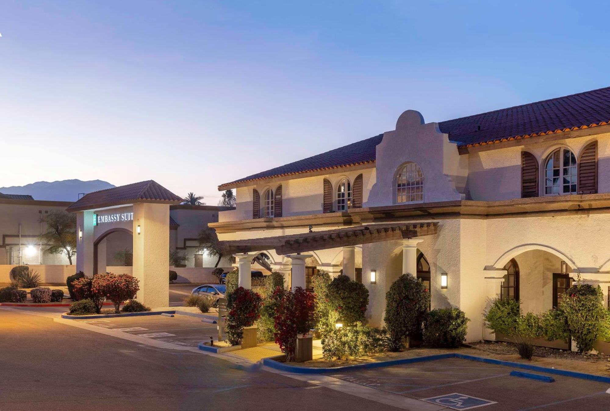 Embassy Suites By Hilton Palm Desert Bagian luar foto