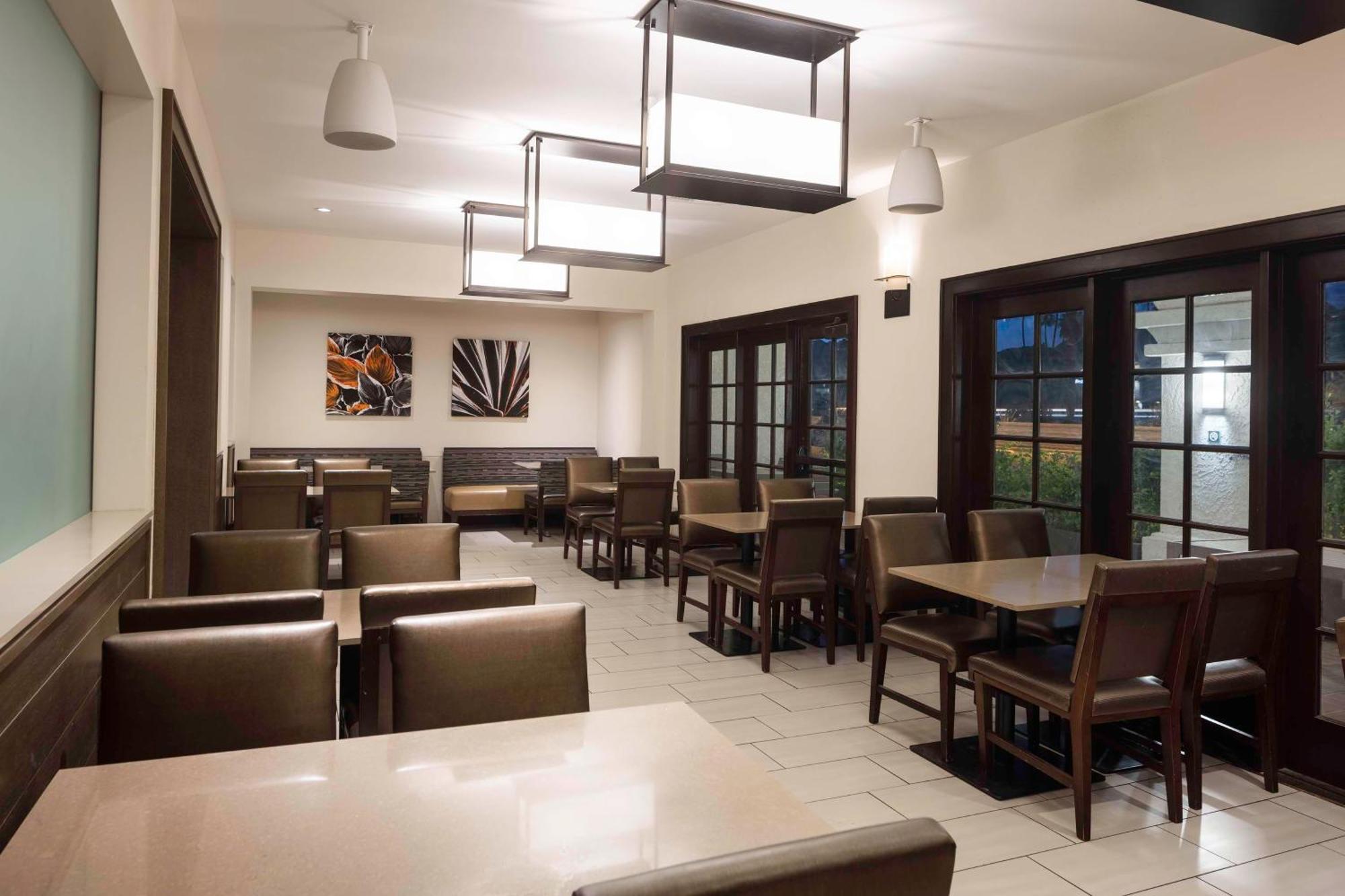 Embassy Suites By Hilton Palm Desert Bagian luar foto