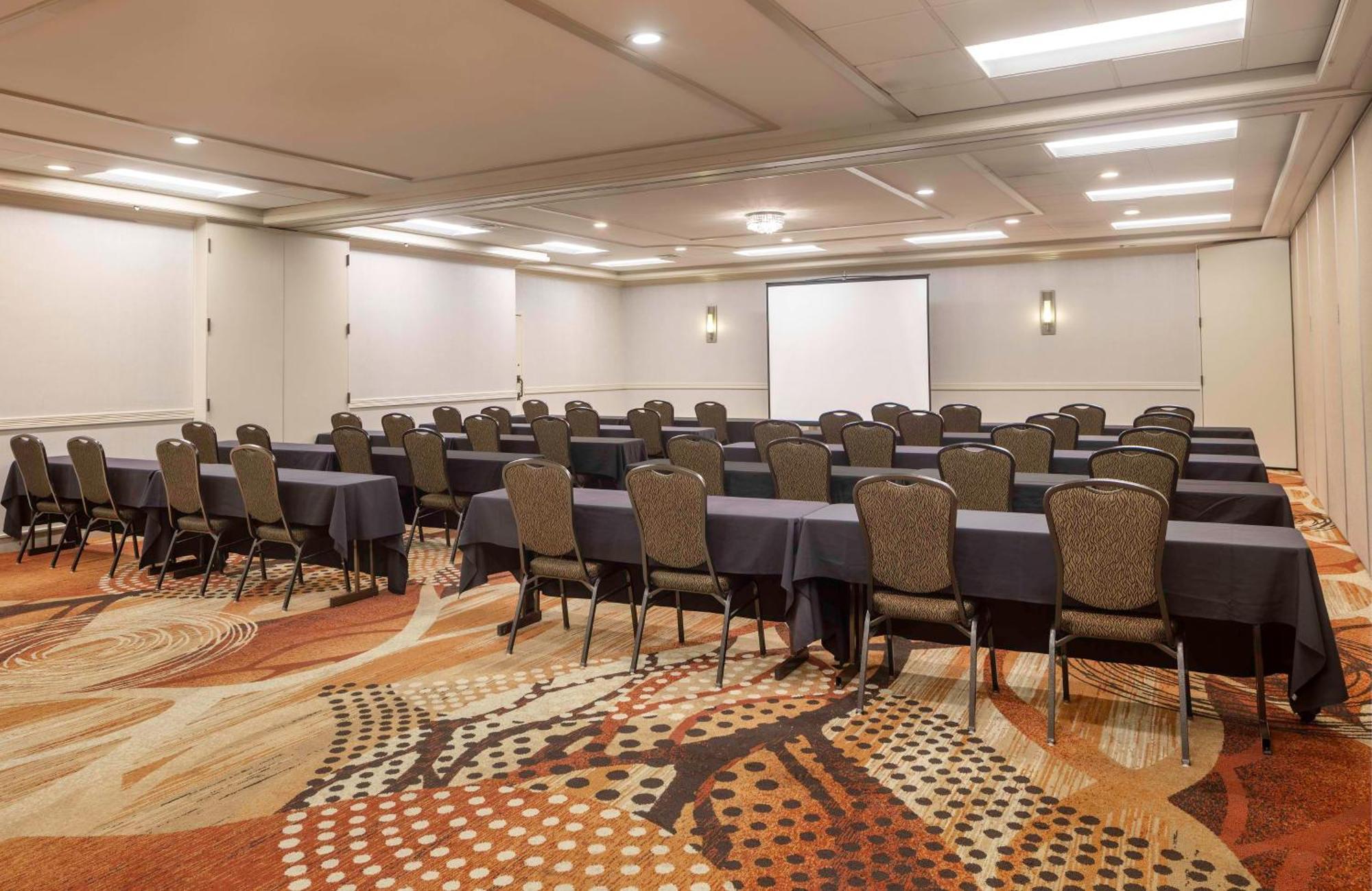 Embassy Suites By Hilton Palm Desert Bagian luar foto